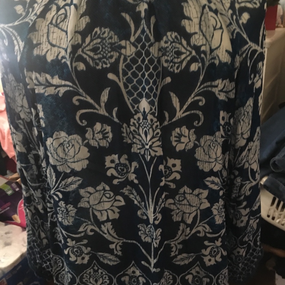 Top - Picture 2 of 4